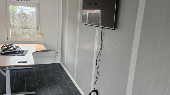 En fælles informationsskærm kom op og hænge